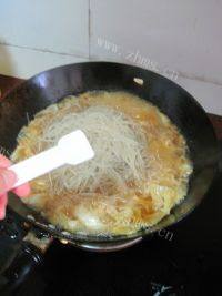 香喷喷白菜猪肉炖粉条做法图解10)