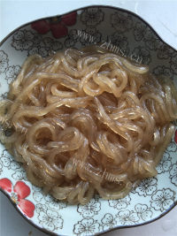 口感丰富的牛肉酸辣粉做法图解2)