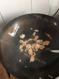 家常菜蒜苔炒肉做法图解3)