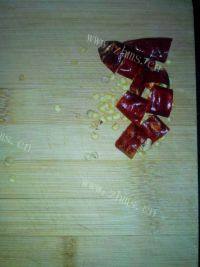 家常菜腊肉炒白菜做法图解3)
