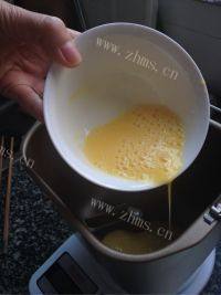 诱人的肉松小餐包做法图解2)