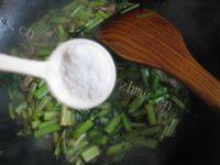 鲜香的炒芹菜做法图解7)