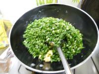 可口的韭菜鸡蛋水晶饺做法图解9)