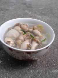 美味白菜鱼丸煮蚬汤做法图解6)