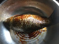 美味的葱烤鲫鱼做法图解2)