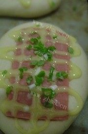 香葱火腿面包做法图解7)