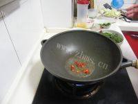 居家蒜苔炒牛肉做法图解6)