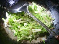 唇齿留香的杏鲍菇炒芹菜做法图解6)