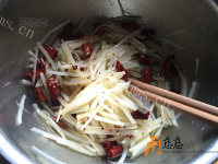 家常菜麻辣土豆丝做法图解8)