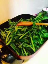 家常菜腊肠炒芥兰做法图解5)