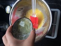 自制抹茶奶油蛋糕做法图解4)