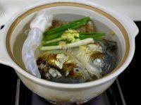 家有大厨之鱼头豆腐汤做法图解4)