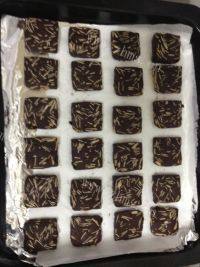香脆的巧克力杏仁饼干