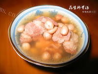 美味的花生排骨汤