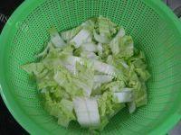 自制肉丸白菜汤做法图解2)