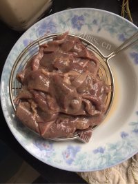 美味的爆炒猪肝做法图解1)