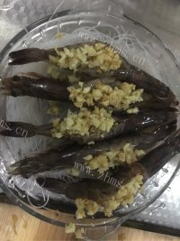 清淡的蒜蓉大虾做法图解4)