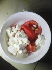 小葱番茄豆腐汤做法图解2)