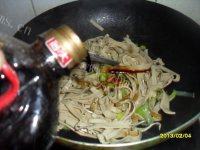 家常菜清炒豆腐皮做法图解7)