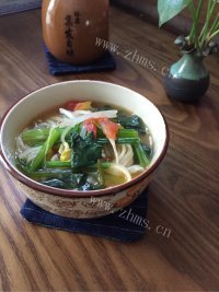 美味的热汤面