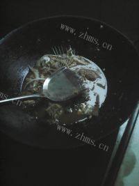 美味的辣椒鱼肉做法图解2)