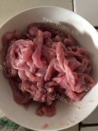 色香味俱全的青椒肉丝做法图解2)