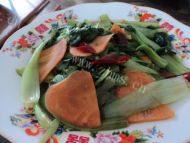 热腾腾的清炒油菜