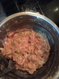 美味的黑豆冬瓜猪肉丸子汤做法图解2)