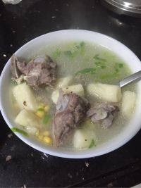 美味的山药排骨汤