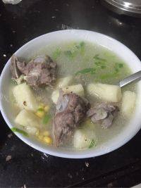 美味的山药排骨汤