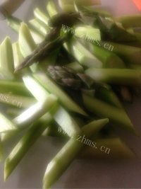 家常菜芦笋炒虾仁做法图解1)