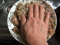 美味的梅菜蒸肉饼做法图解7)