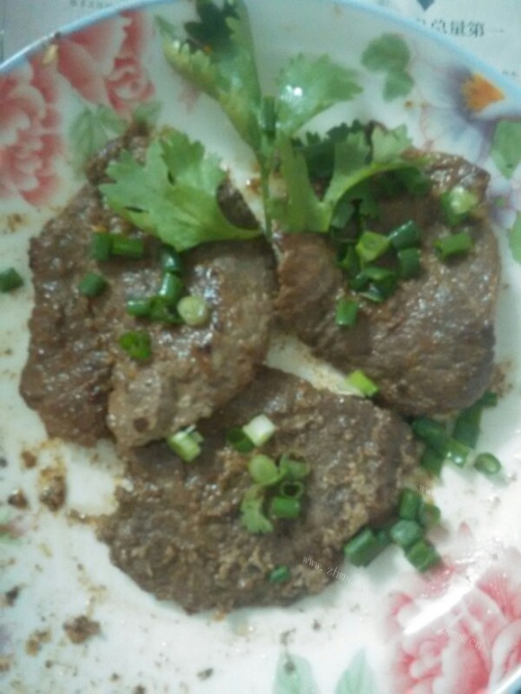 芳香四溢的煎牛排