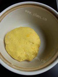 口感极佳的玉米饼做法图解2)