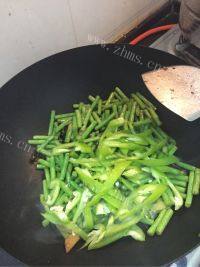 家常菜辣炒豆角做法图解7)