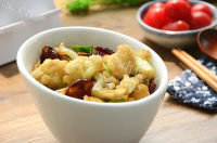 色味俱佳的干煸菜花做法图解7)