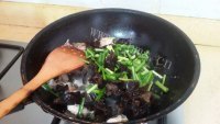 美味的农家韭香木耳鱼做法图解6)