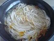 炝锅面做法图解3)