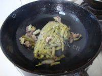 「家有大厨」豆角炒肉做法图解3)