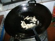 美味的爆炒鱿鱼头做法图解5)