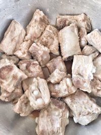 美味的沪派糖醋排骨做法图解4)