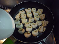 美味的生煎馄饨做法图解12)