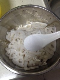 咸甜适中的凉拌藕片做法图解6)