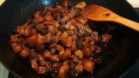 家常菜香菇红烧肉做法图解11)