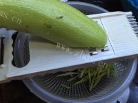 家常菜炒嫩南瓜丝做法图解2)