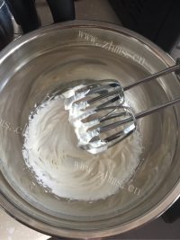 自制六寸戚风做法图解6)