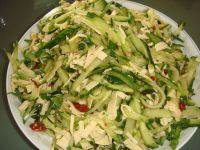 家常菜黄瓜拌干豆腐