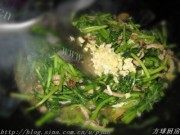 营养茼蒿炒肉做法图解3)