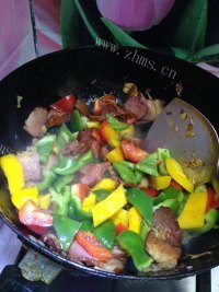 家常菜青椒炒腊肉做法图解6)