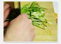 鲜美可口的韭菜炒豆芽做法图解1)